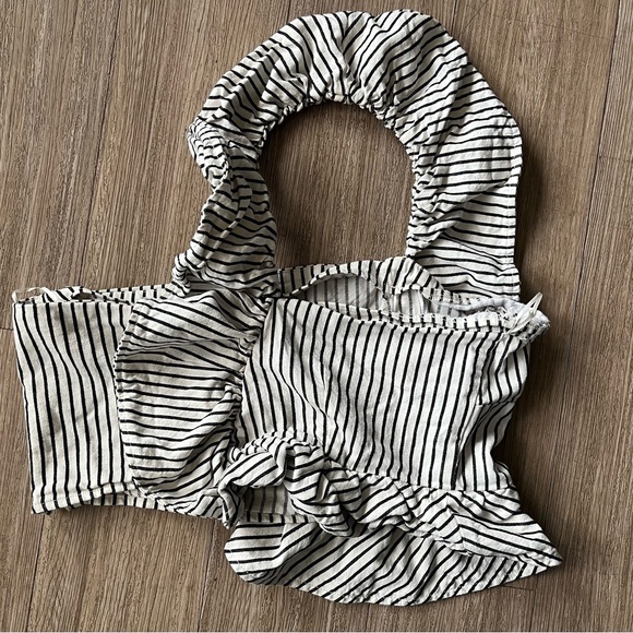 One Shoulder Striped Ruffle Crop Top - Picture 2 of 3